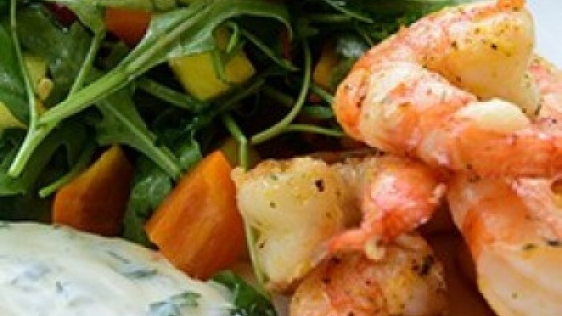 79.Στρουμπί-Γαρίδες με φρέσκα λαχανικά και γιαούρτι μυρωδικών